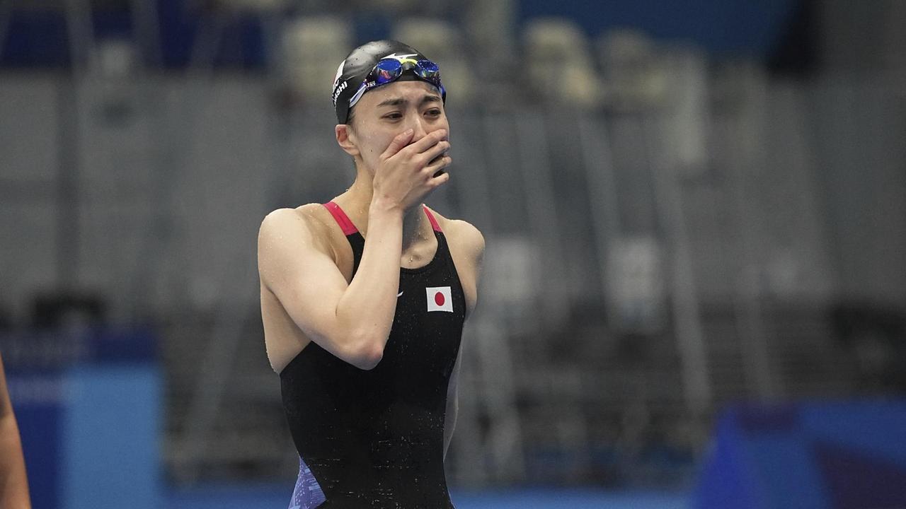 Japans Schwimmerin Yui Ohashi bricht nach ihrem Olympiasieg über 400m Lagen in Tränen aus. Japans Schwimmerin Yui Ohashi bricht nach ihrem Olympiasieg über 400m Lagen in Tränen aus.