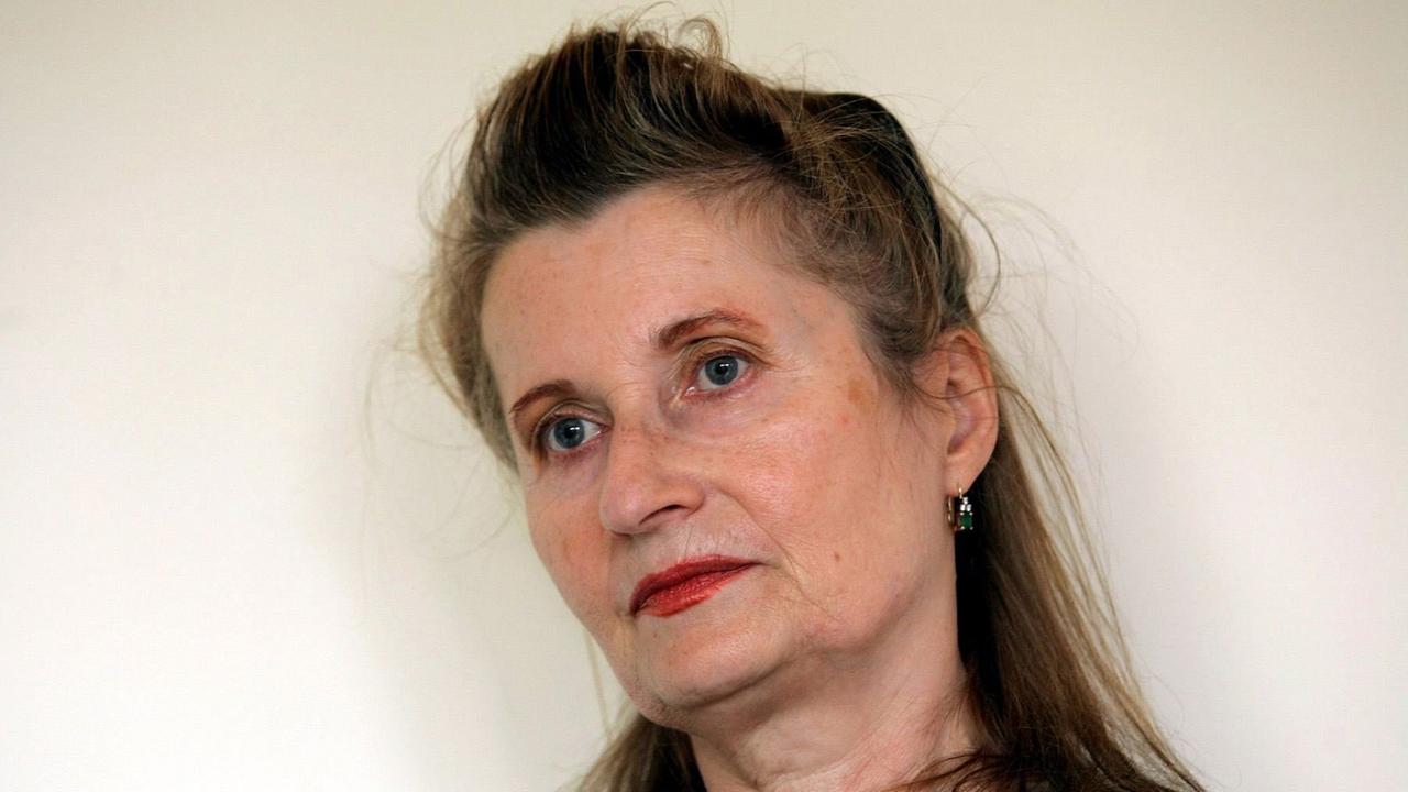 Elfriede Jelinek 2004, als sie den Nobelpreis für Literatur erhielt