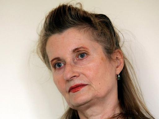 Elfriede Jelinek 2004, als sie den Nobelpreis für Literatur erhielt