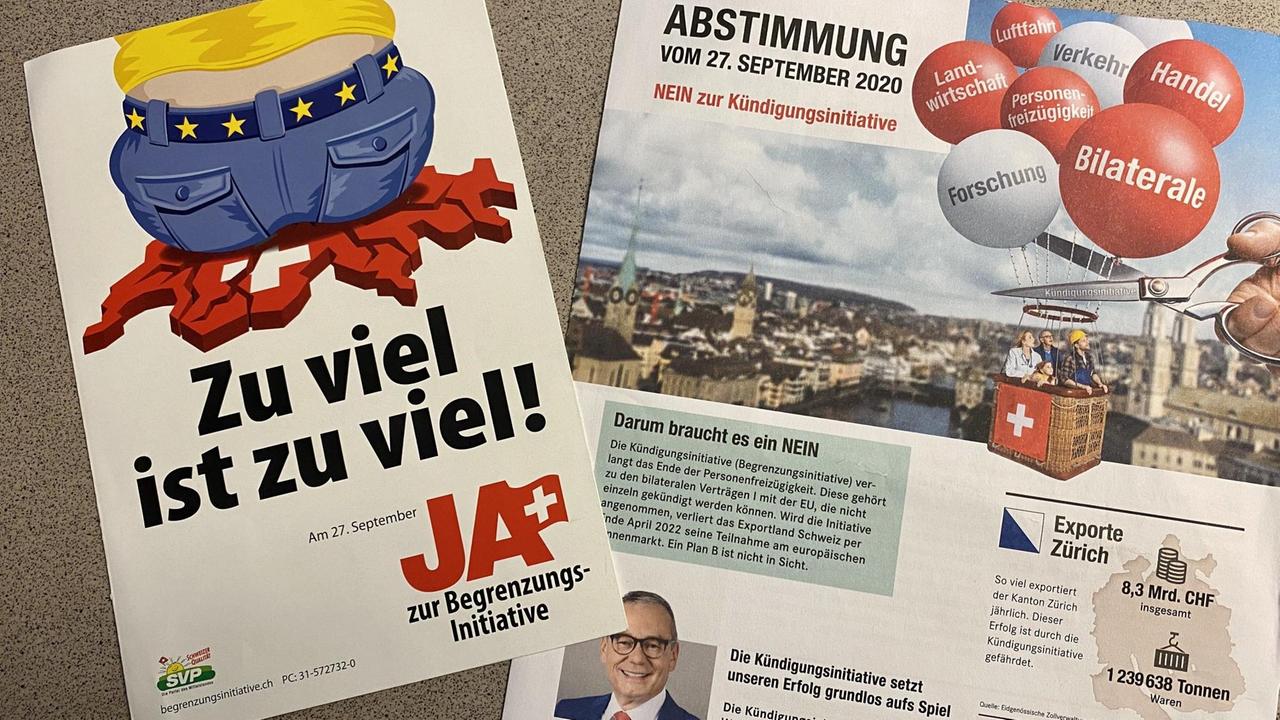 Flyer der Schweizer "Begrenzungsinitiative", die die Personenfreizügigkeit zwischen der EU und der Schweiz abschaffen will, und der Gegenkampagne Flyer der Schweizer "Begrenzungsinitiative", die die Personenfreizügigkeit zwischen der EU und der Schweiz abschaffen will, und der Gegenkampagne