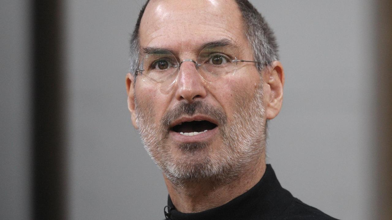 Apple-Chef Steve Jobs, aufgenommen 2007 in Berlin bei der Vorstellung des iPhones. Apple-Chef Steve Jobs, aufgenommen 2007 in Berlin bei der Vorstellung des iPhones.