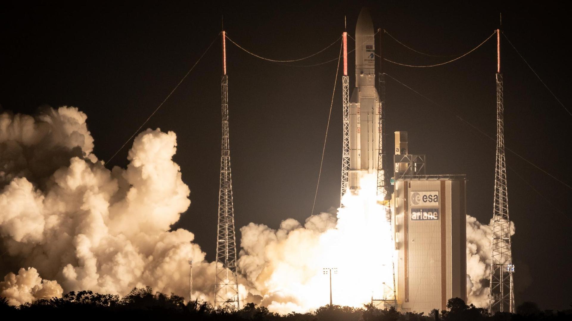 Bislang starten Europas Ariane-Raketen immer ohne Astronauten an Bord. Bislang starten Europas Ariane-Raketen immer ohne Astronauten an Bord.