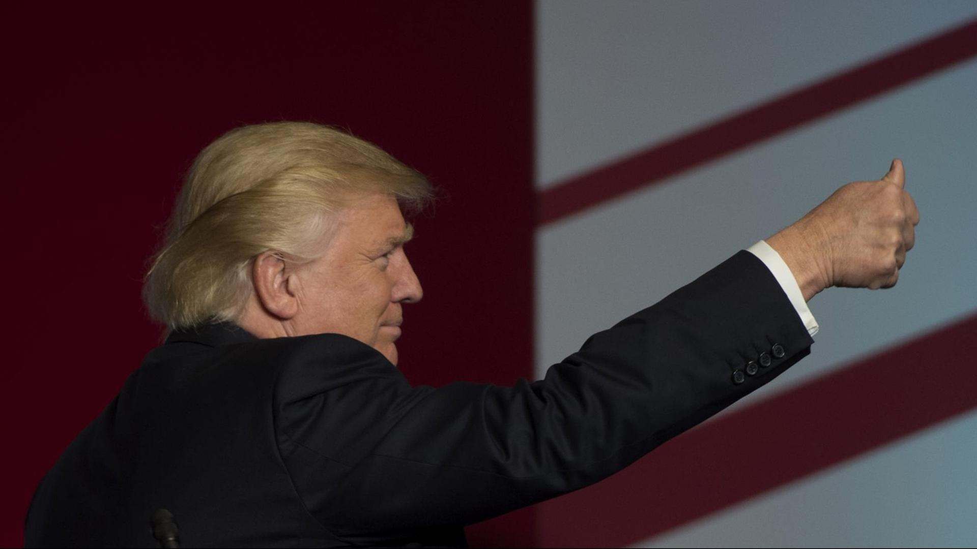 Donald Trump nach einer Rede in Washington DC im Juni 2016. Donald Trump nach einer Rede in Washington DC im Juni 2016.