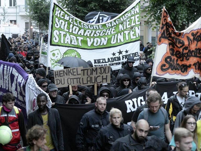 Demonstration gegen die Räumung eines besetzten Hauses in der Rigaer Straße in Berlin Friedrichshain am 9. Juli 2016.