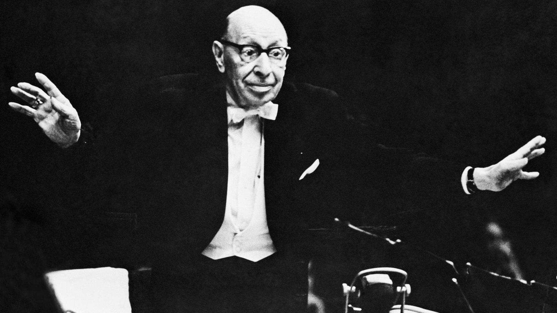 In der Partitur ist alles enthalten: Igor Strawinsky misstraute dem Begriff der Interpretation und wollte als Dirigent zeigen, wie seine Musik zu klingen habe In der Partitur ist alles enthalten: Igor Strawinsky misstraute dem Begriff der Interpretation und wollte als Dirigent zeigen, wie seine Musik zu klingen habe