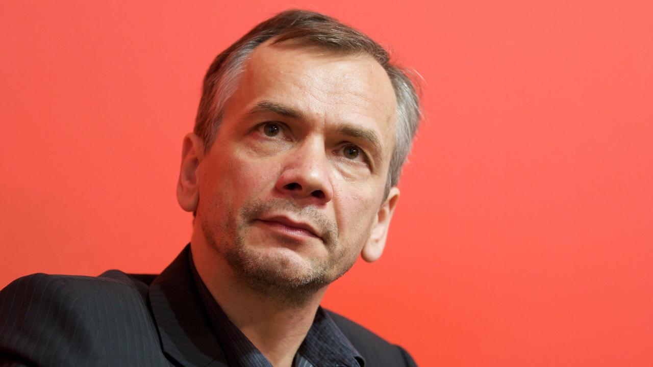 Lutz Seiler, deutscher Schriftsteller, Ingeborg-Bachmann-Preistraeger 2007. Aufgenommen am 08.10.2010 in Frankfurt Lutz Seiler, deutscher Schriftsteller, Ingeborg-Bachmann-Preistraeger 2007. Aufgenommen am 08.10.2010 in Frankfurt