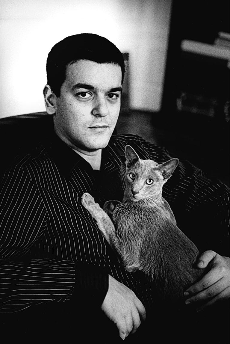 Der Comiczeichner Joann Sfar mit seiner Katze Der Comiczeichner Joann Sfar mit seiner Katze
