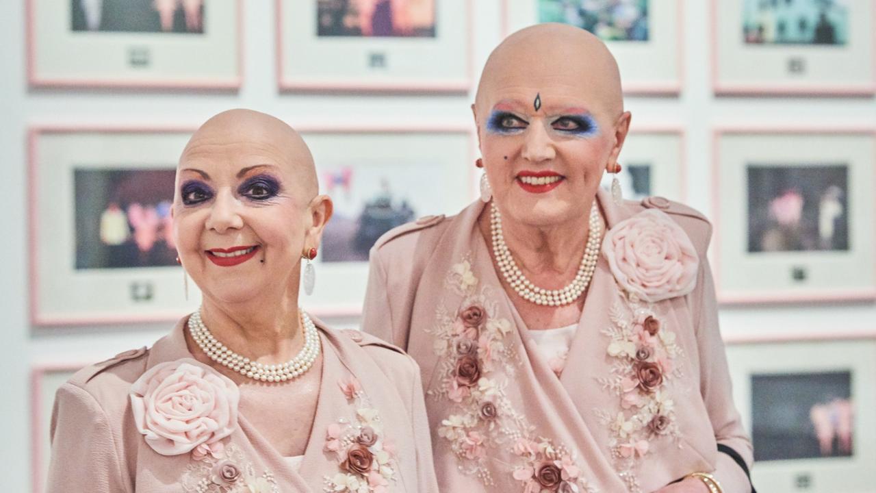 Das Künstlerpaar Eva und Adele im me Collectors Room in ihrer Ausstellung in Berlin Das Künstlerpaar Eva und Adele im me Collectors Room in ihrer Ausstellung in Berlin
