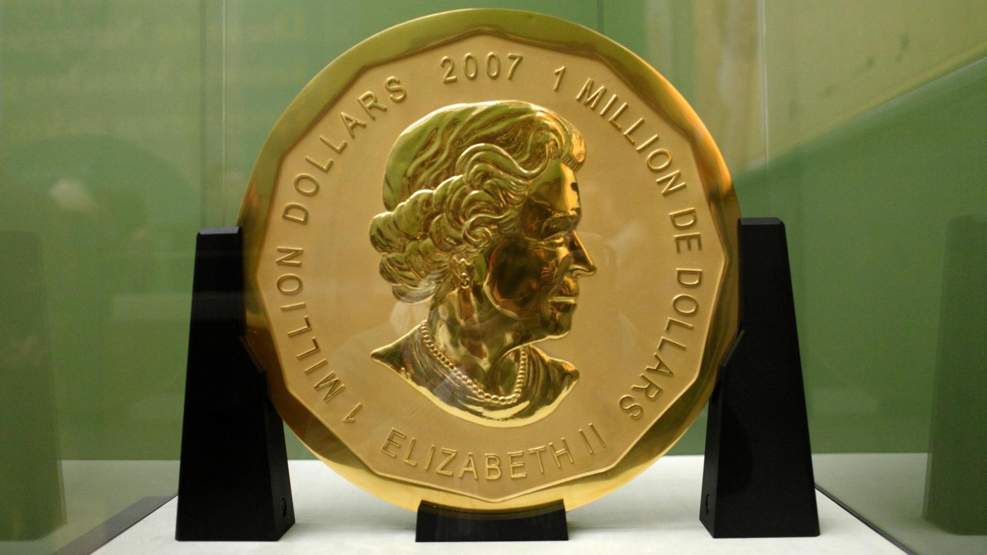 Das Archivbild zeigt die 100 Kilogramm schwere Goldmünze "Big Maple Leaf " im Bode-Museum, die vor zwei Jahren gestohlen wurde. Sie tauchte nicht wieder auf und ist vermutlich zerlegt. Das Archivbild zeigt die 100 Kilogramm schwere Goldmünze "Big Maple Leaf " im Bode-Museum, die vor zwei Jahren gestohlen wurde. Sie tauchte nicht wieder auf und ist vermutlich zerlegt.