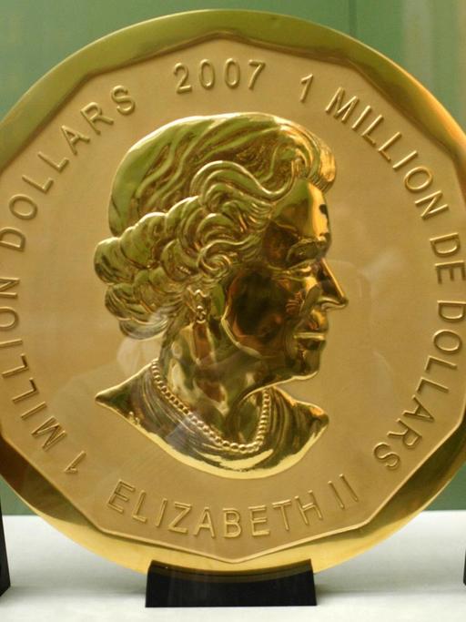 Das Archivbild zeigt die 100 Kilogramm schwere Goldmünze "Big Maple Leaf " im Bode-Museum, die vor zwei Jahren gestohlen wurde. Sie tauchte nicht wieder auf und ist vermutlich zerlegt. 