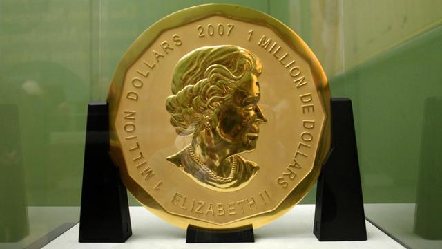 Das Archivbild zeigt die 100 Kilogramm schwere Goldmünze "Big Maple Leaf " im Bode-Museum, die vor zwei Jahren gestohlen wurde. Sie tauchte nicht wieder auf und ist vermutlich zerlegt. 