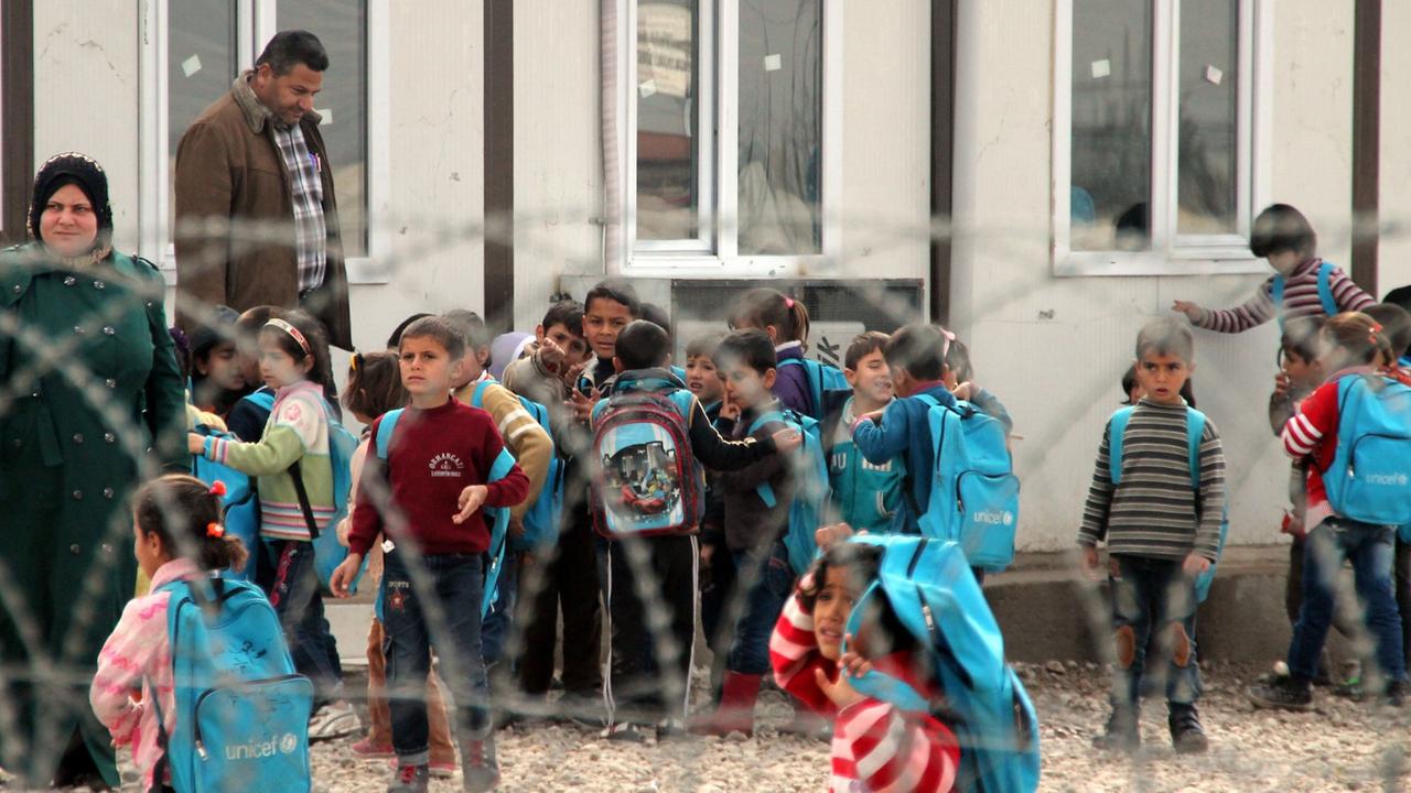 Syrische Kinder in einem Flüchtlingslager in der Türkei: Auch hier besteht Bedarf an psychologischer Betreuung, sagt Jihad Alabdullah. Syrische Kinder in einem Flüchtlingslager in der Türkei: Auch hier besteht Bedarf an psychologischer Betreuung, sagt Jihad Alabdullah.