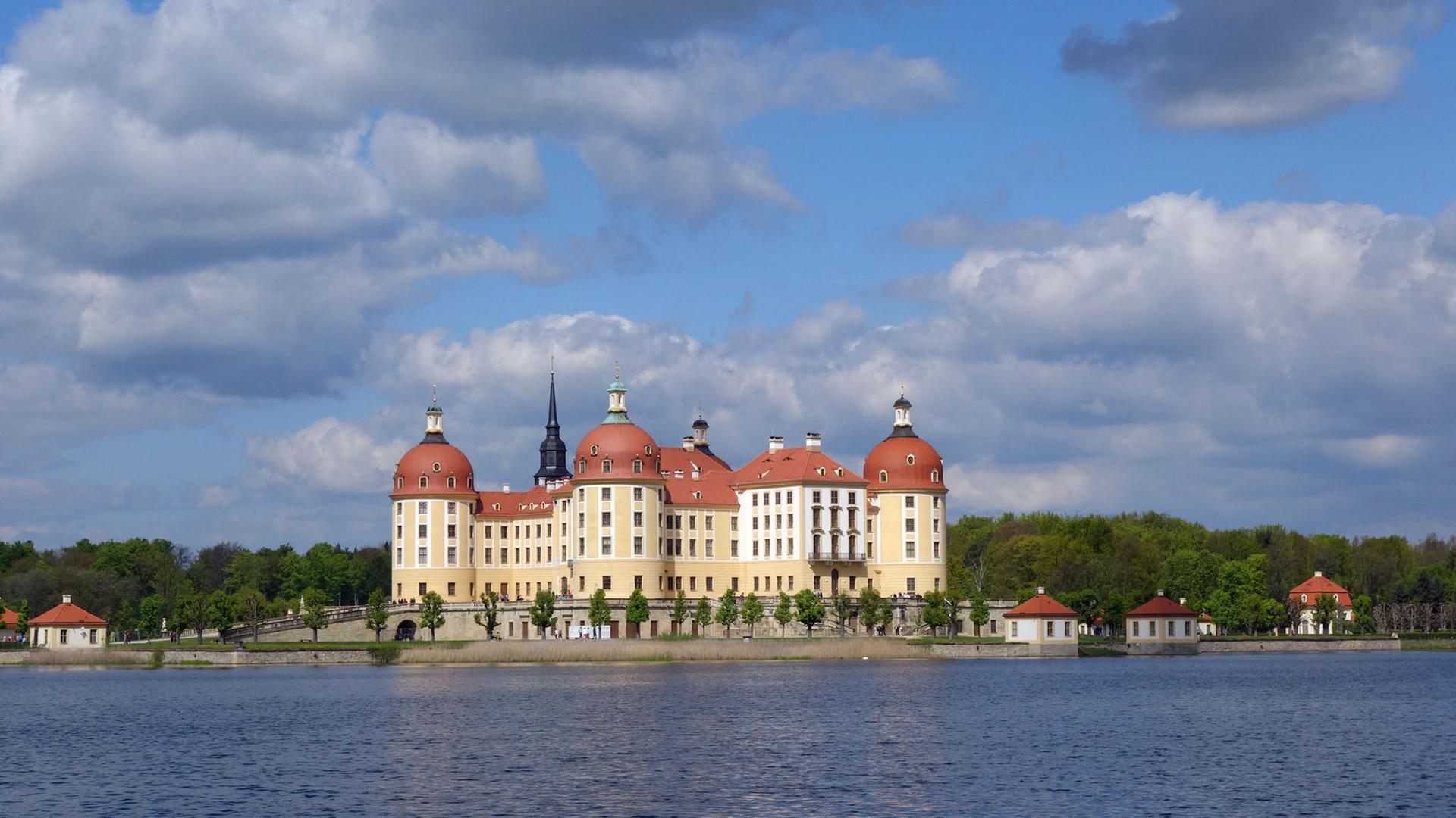 Ein schönes Ambiente für ein Festival: Die Moritzburg in Sachsen. Ein schönes Ambiente für ein Festival: Die Moritzburg in Sachsen.