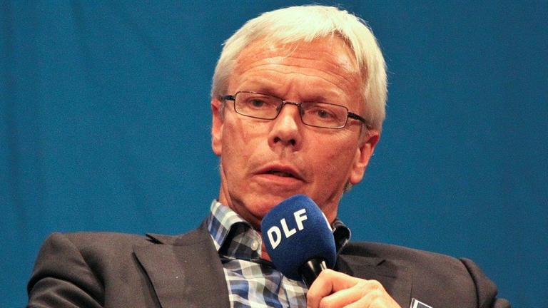 Thomas Kistner, Sportredakteur bei der "Süddeutschen Zeitung" und Buchautor bei der Sportkonferenz "Echt Sport?!" 2012 beim Deutschlandfunk Thomas Kistner, Sportredakteur bei der "Süddeutschen Zeitung" und Buchautor bei der Sportkonferenz "Echt Sport?!" 2012 beim Deutschlandfunk