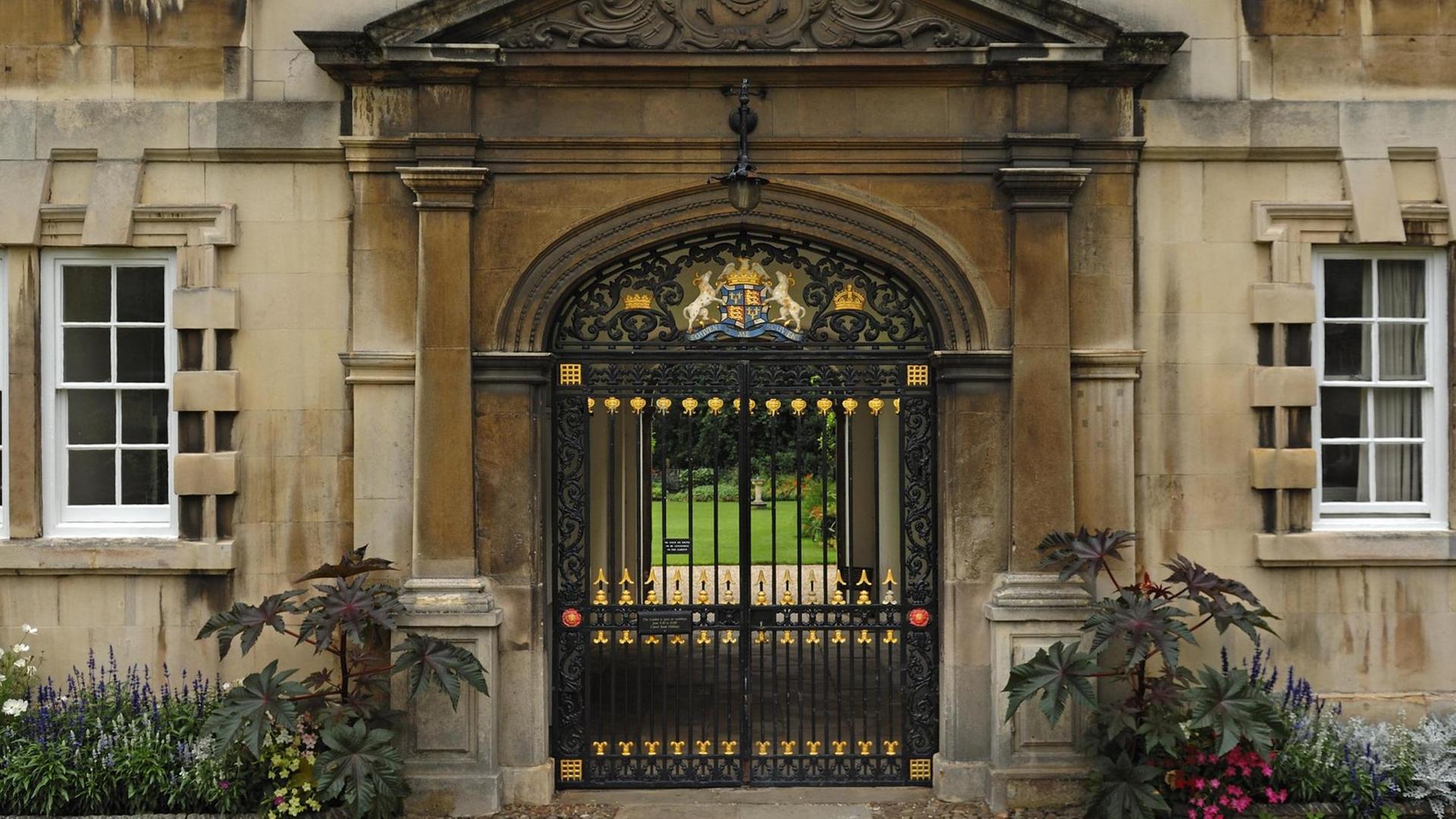 Eingangstor zum Garten vom "Christ's College", St. Andrews Street, Cambridge, Cambridgeshire. Eingangstor zum Garten vom "Christ's College", St. Andrews Street, Cambridge, Cambridgeshire.