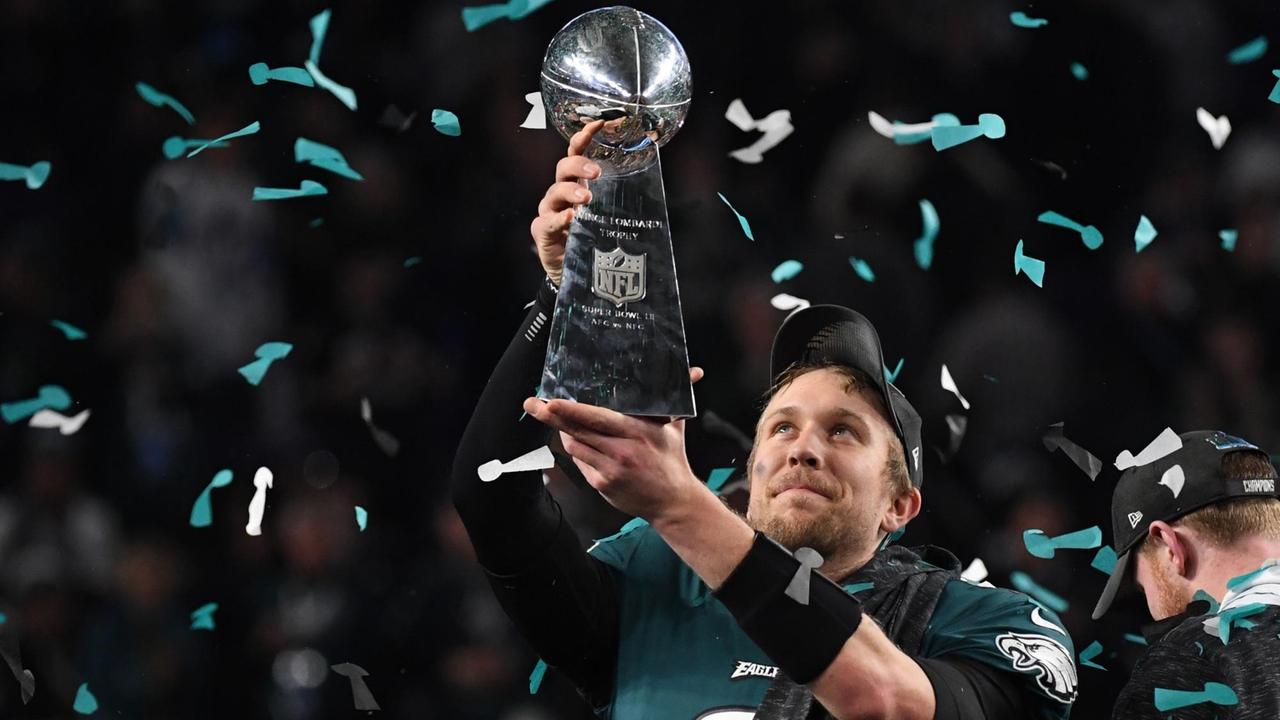Der Quarterback Nick Foles von den Philadelphia Eagles jubelt nach dem Gewinn des Super Bowls.
Der Quarterback Nick Foles von den Philadelphia Eagles jubelt nach dem Gewinn des Super Bowls.