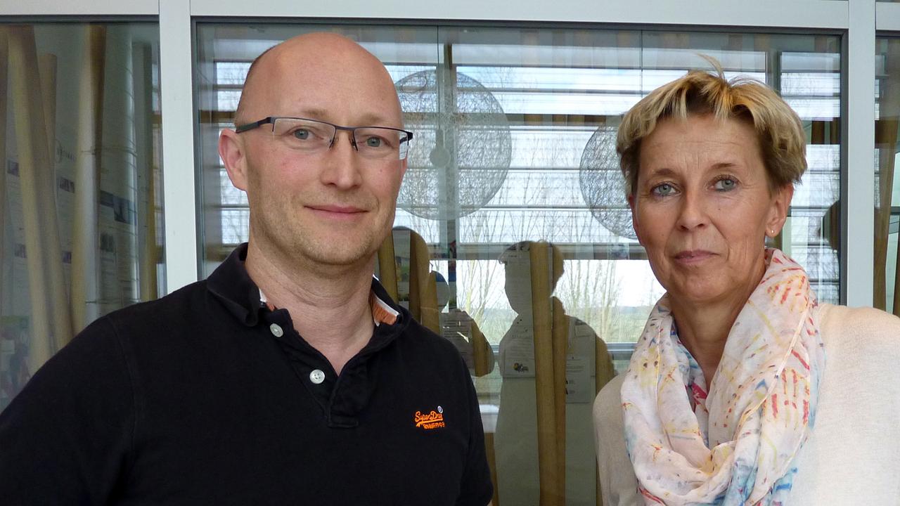 Produktionschef Peter Runge und PR-Beauftragte Petra Funk von Optimal Media in der ostdeutschen Kleinstadt Röbel Produktionschef Peter Runge und PR-Beauftragte Petra Funk von Optimal Media in der ostdeutschen Kleinstadt Röbel