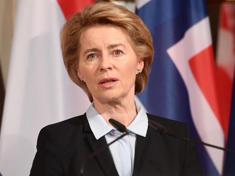 Bundesverteidigungsministerin Ursula von der Leyen (CDU) am ersten Tag der 55. Münchner Sicherheitskonferenz.