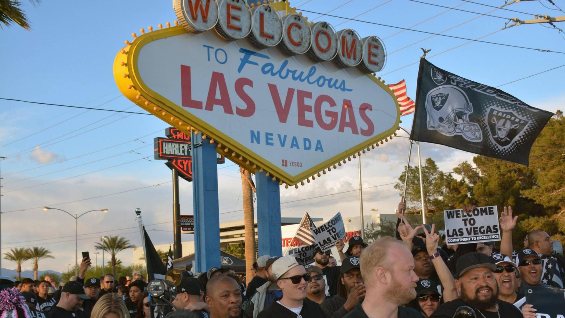 Fans des Football-Teams Oakland Raiders in Las Vegas Fans des Football-Teams Oakland Raiders in Las Vegas