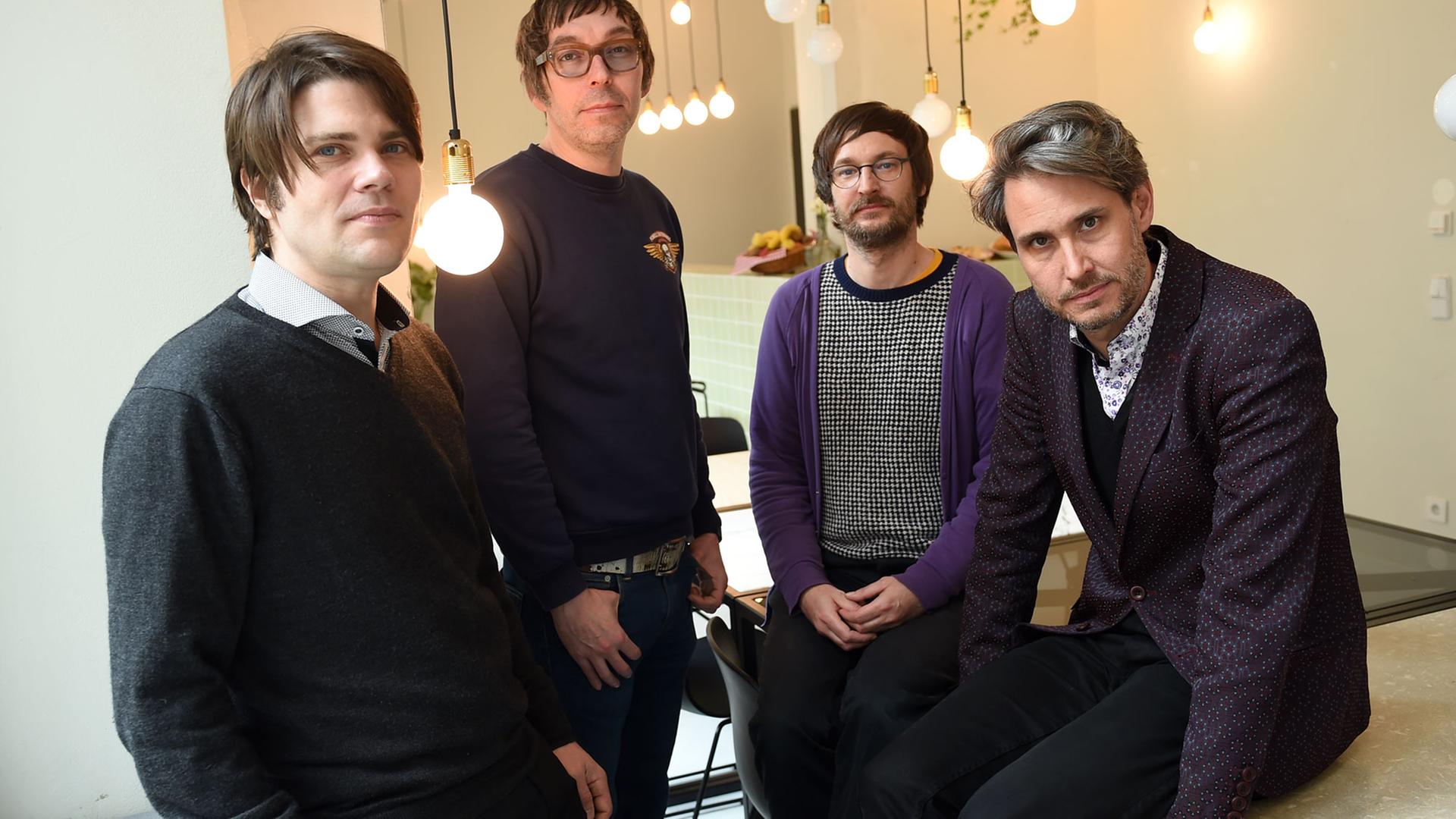 Der Bassist Jan Müller (l-r), Gitarrist und Keyboarder Rick McPhail, Schlagzeuger Arne Zank und Sänger Dirk von Lowtzow der Band Tocotronic am 16.03.2015 in Berlin Der Bassist Jan Müller (l-r), Gitarrist und Keyboarder Rick McPhail, Schlagzeuger Arne Zank und Sänger Dirk von Lowtzow der Band Tocotronic am 16.03.2015 in Berlin