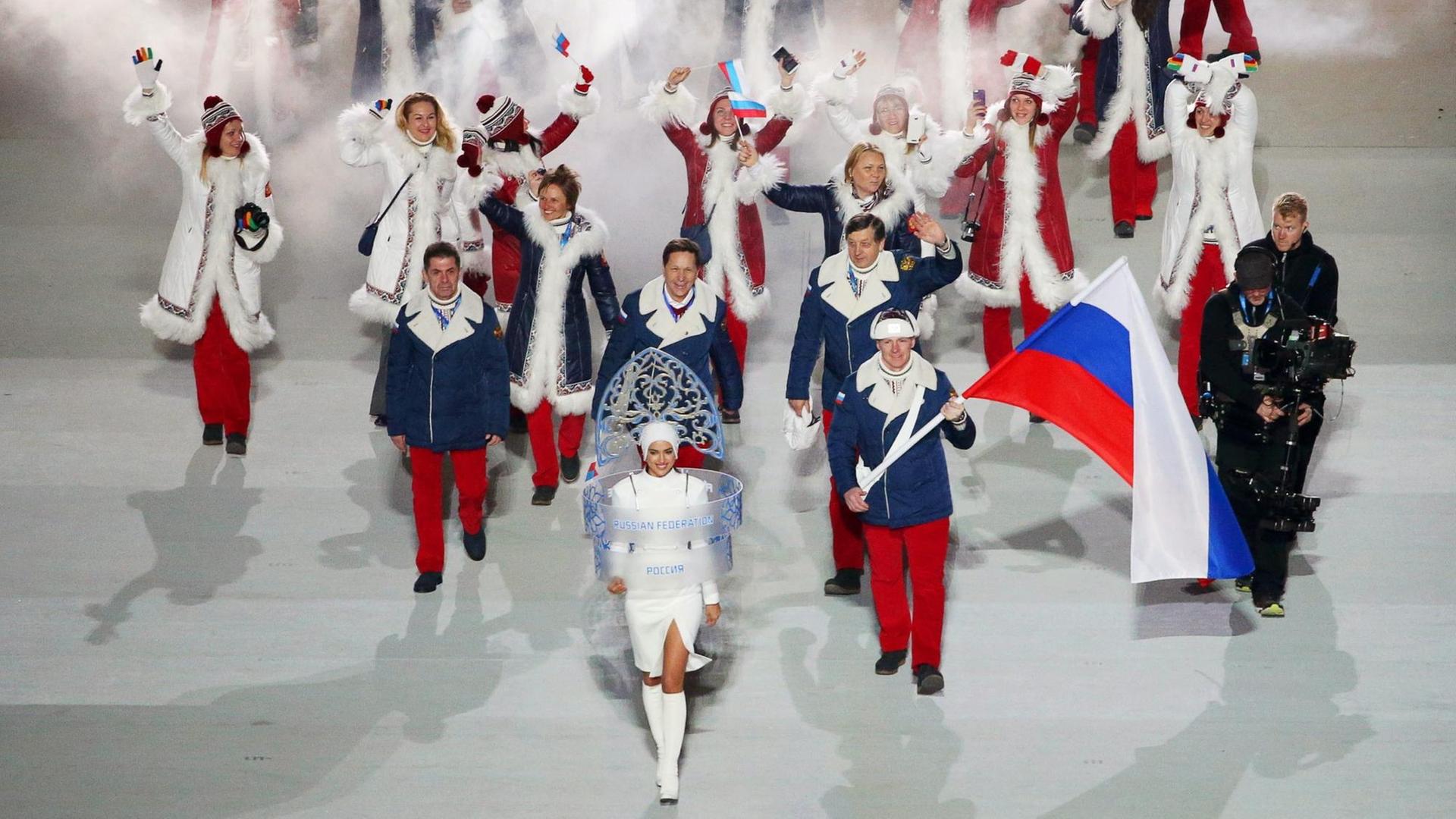 Die russische Mannschaft beim Einzug in das Olympia-Stadion von Sotschi bei der Eröffnungsfeier.