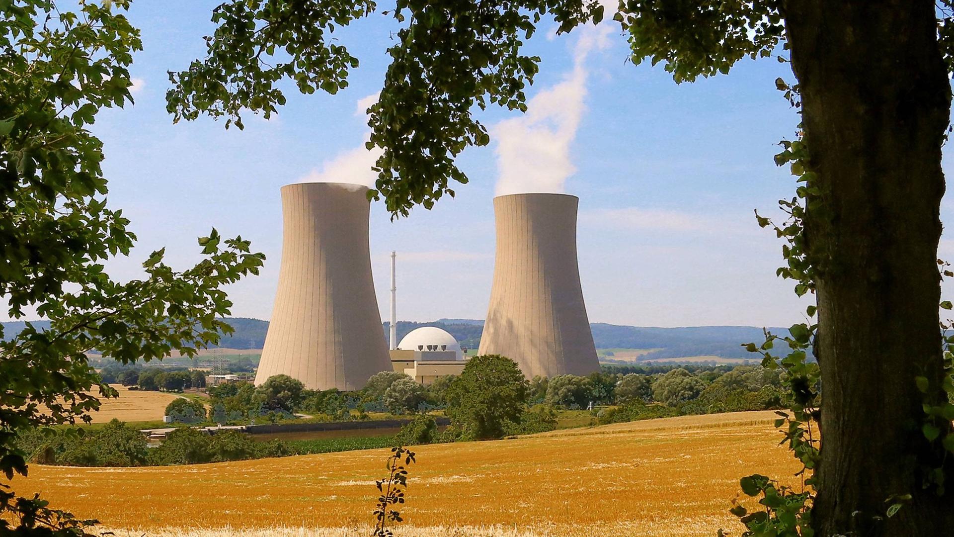 Das von Eon betriebene Kernkraftwerk in Grohnde an der Weser bei Hameln Das von Eon betriebene Kernkraftwerk in Grohnde an der Weser bei Hameln