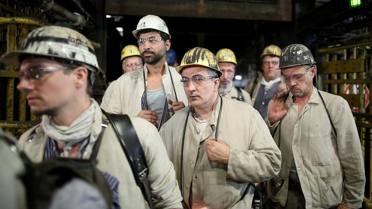 Bergleute in Arbeitskleidung und mit Helmen. Bergleute in Arbeitskleidung und mit Helmen.