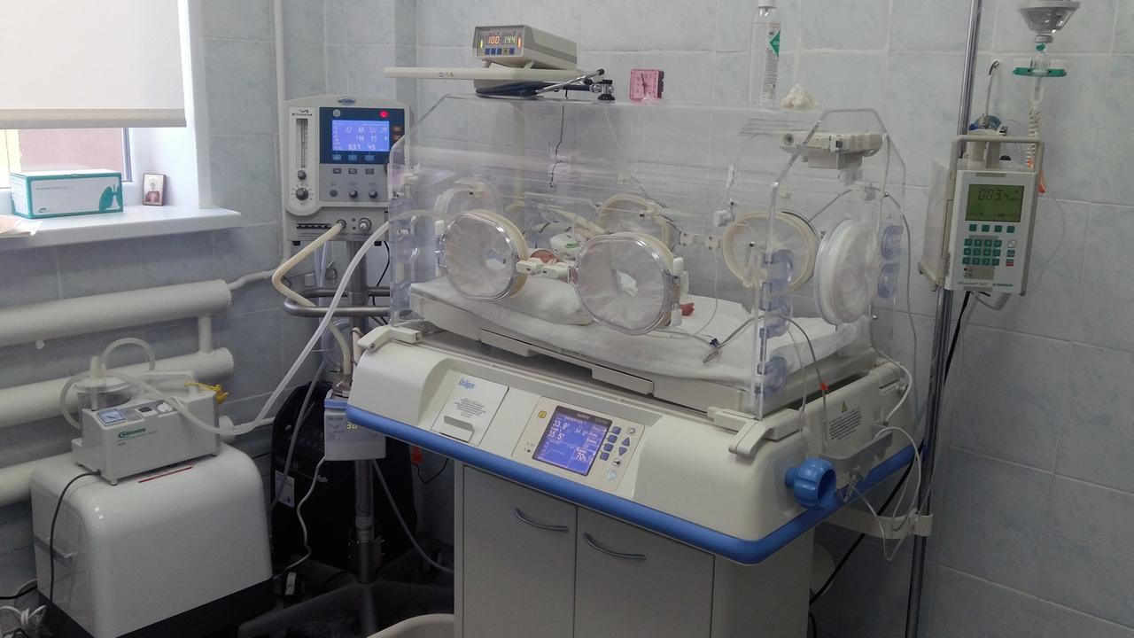 Mithilfe einer Spendenaktion konnte dieser Inkubator für die Klinik in Bilowodsk angeschafft werden Mithilfe einer Spendenaktion konnte dieser Inkubator für die Klinik in Bilowodsk angeschafft werden