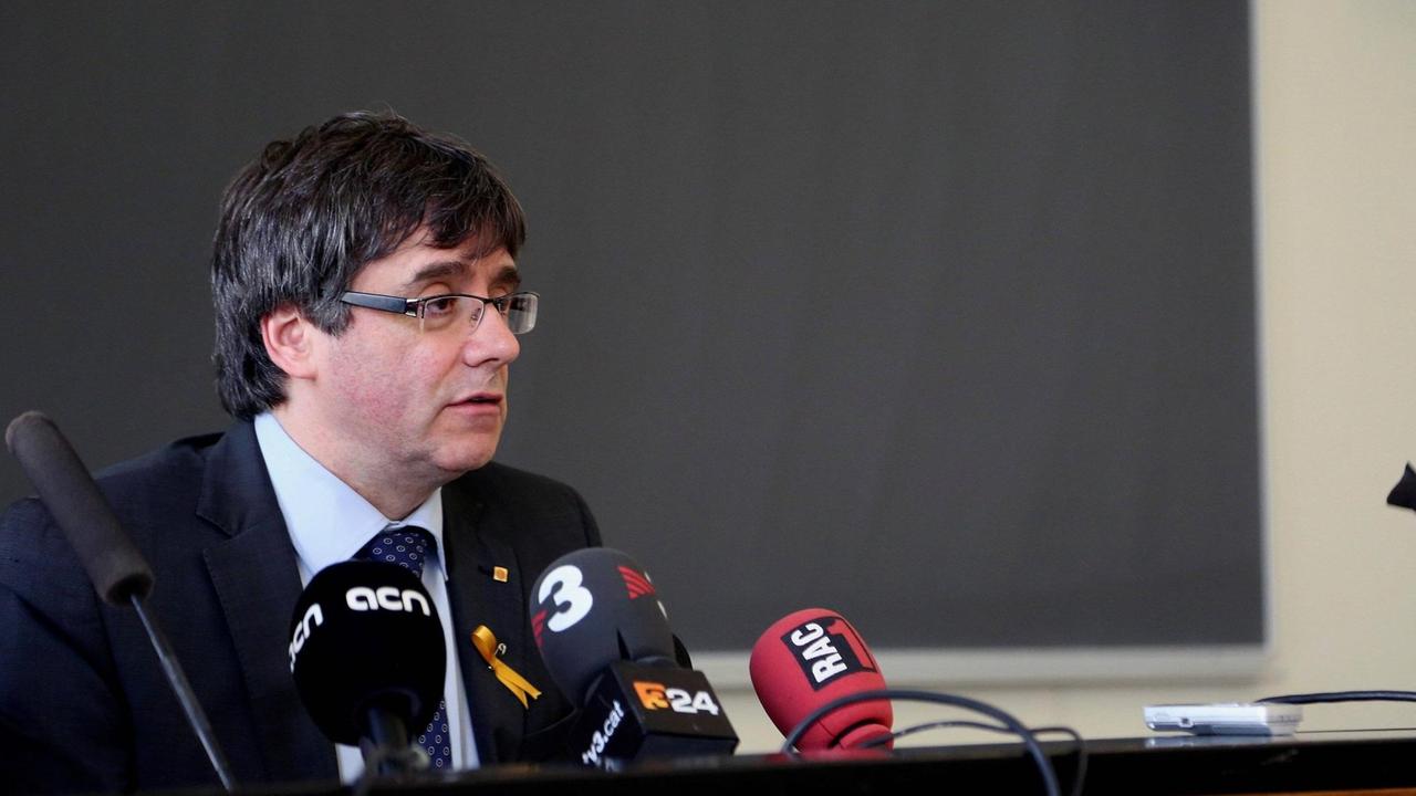 Carles Puigdemont spricht an der Universität Helsinki. Carles Puigdemont spricht an der Universität Helsinki.