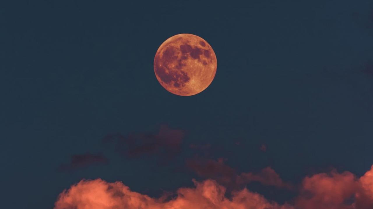 Vollmond bei Dämmerung - "LUNA LUNA" ist ein poetisches Hörspiel (nicht nur) über den Mond.