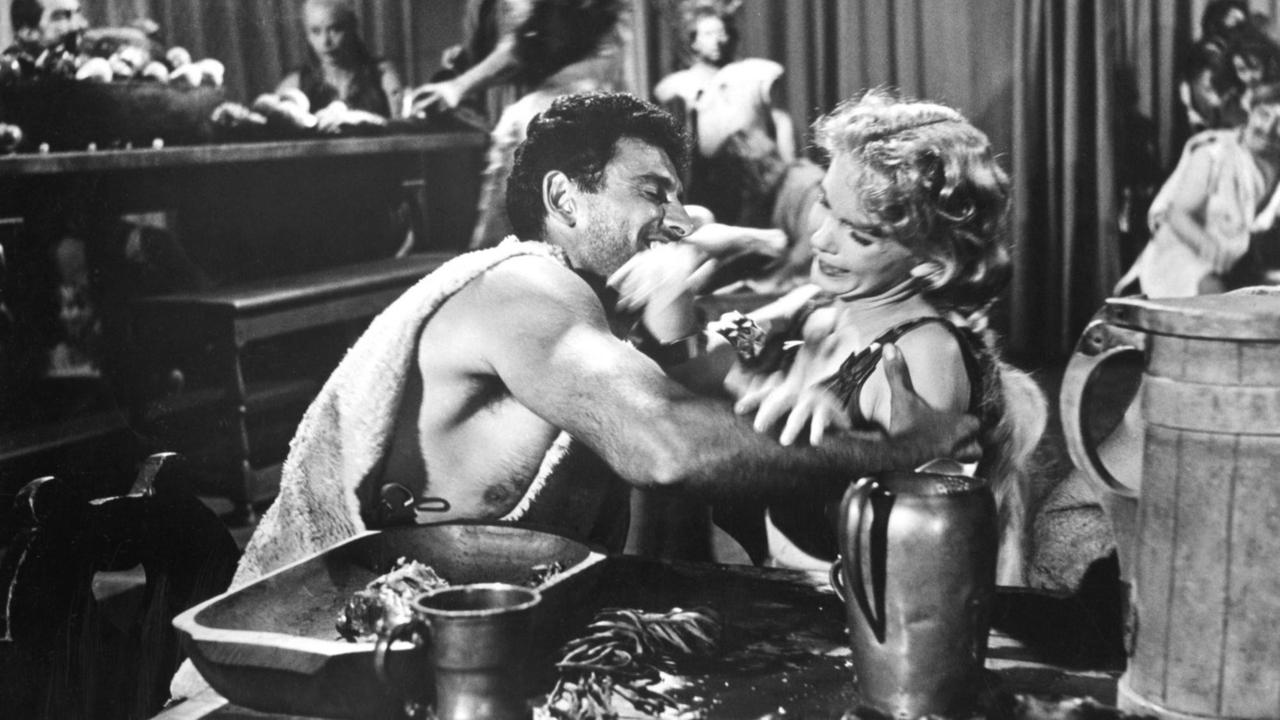 Szene aus dem Film "Viking Women and the sea serpent" von Abby Dalton, 1957 Szene aus dem Film "Viking Women and the sea serpent" von Abby Dalton, 1957