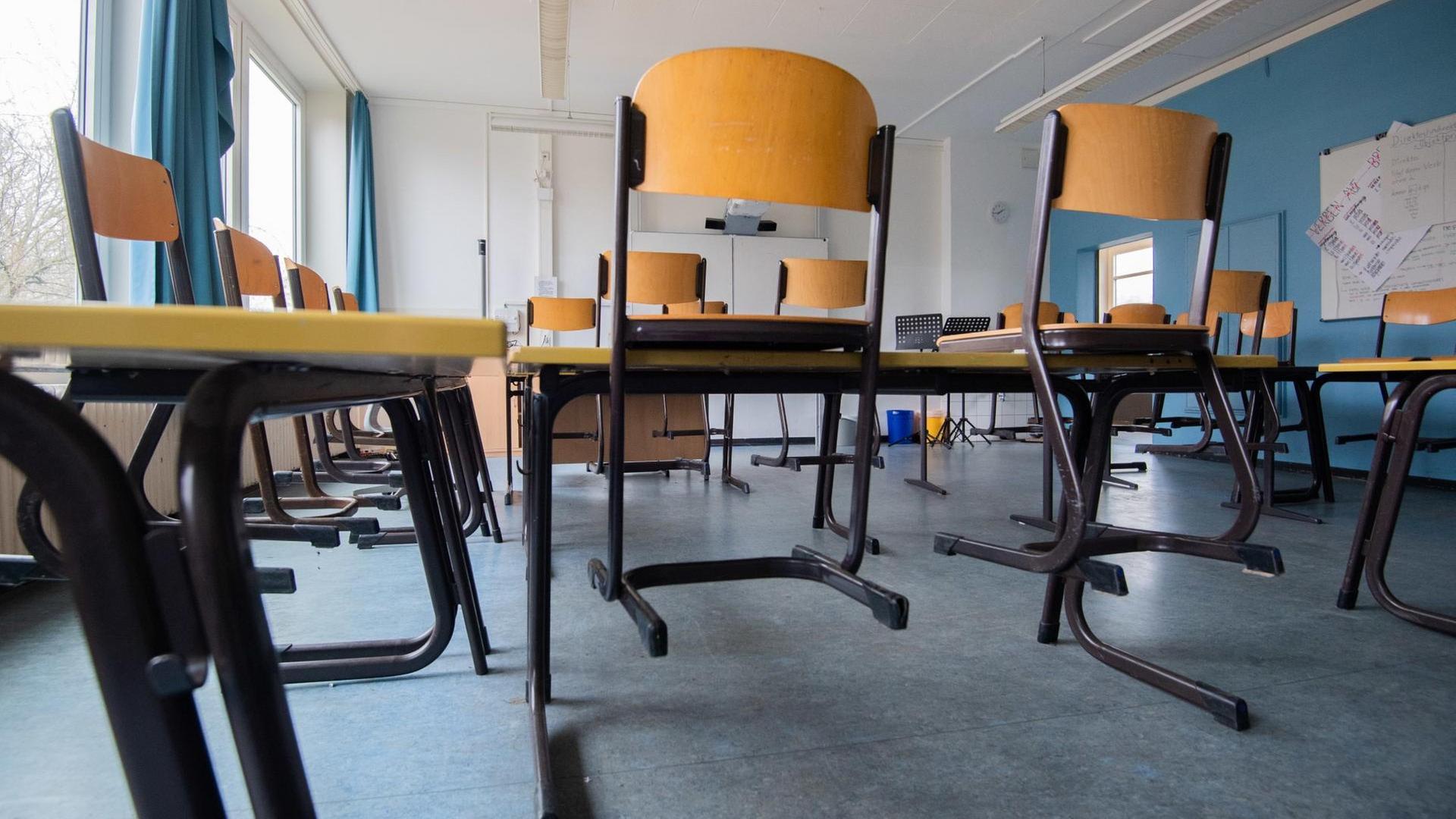 Leeres Klassenzimmer in einer Schule in Hannover