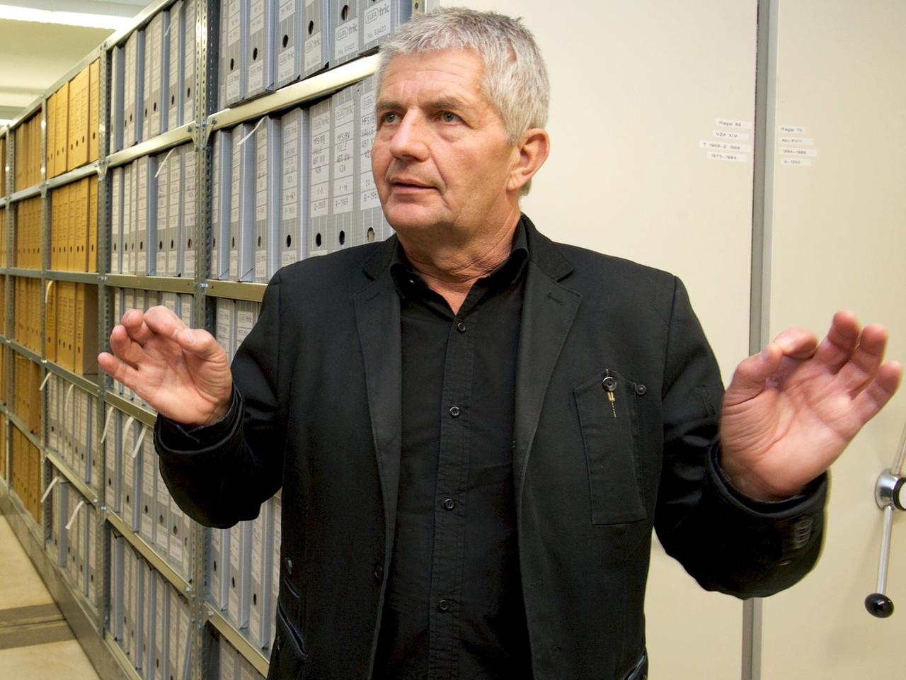 Roland Jahn, der aktuelle Leiter der Stasi-Unterlagenbehörde Roland Jahn, der aktuelle Leiter der Stasi-Unterlagenbehörde