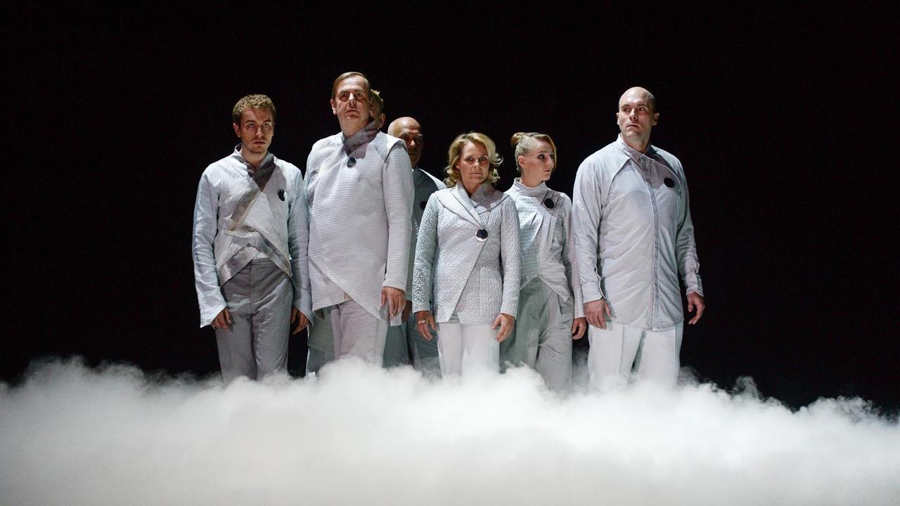 Szene aus "Der Elefantengeist" am Nationaltheater Mannheim. Szene aus "Der Elefantengeist" am Nationaltheater Mannheim.