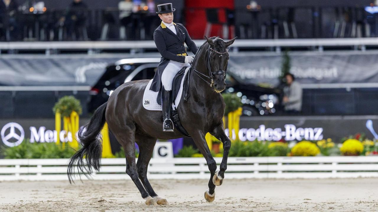 Isabell Werth im November 2019 beim Dressage World Cup Grand Prix auf der Stute Weihegold. Isabell Werth im November 2019 beim Dressage World Cup Grand Prix auf der Stute Weihegold.