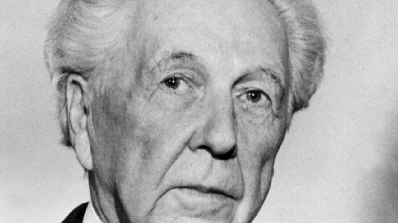 Portrait des amerikanischen Architekten Frank Lloyd Wright 1949. Portrait des amerikanischen Architekten Frank Lloyd Wright 1949.