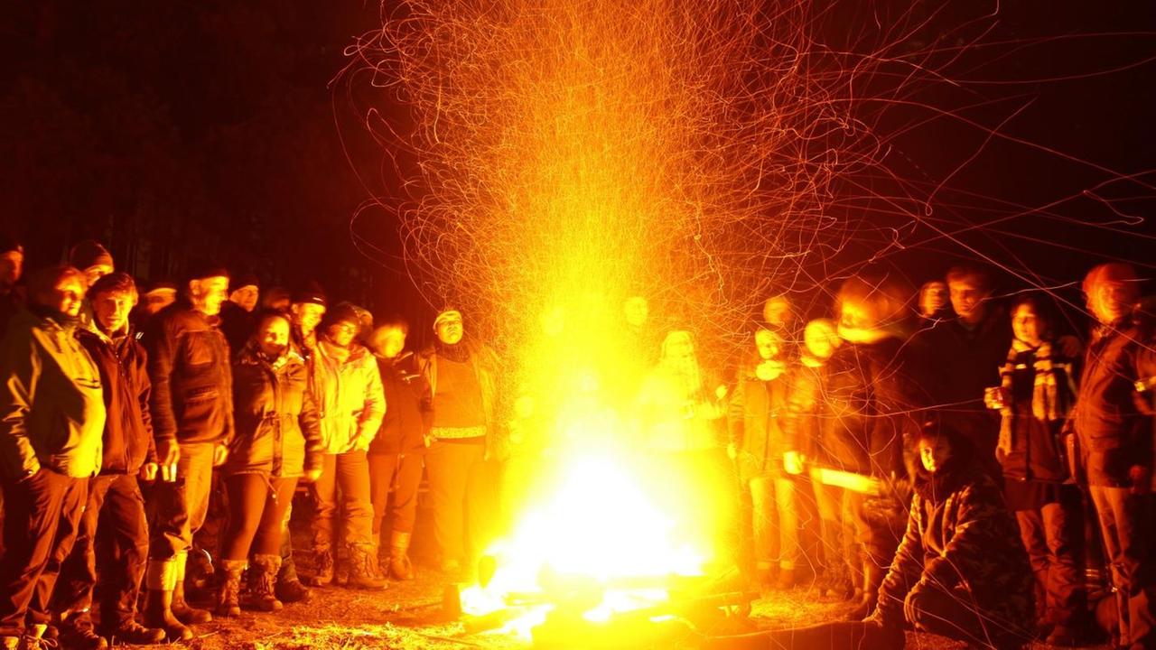 Brandenburgs Bauern veranstalten ein Wolfsfeuer Brandenburgs Bauern veranstalten ein Wolfsfeuer