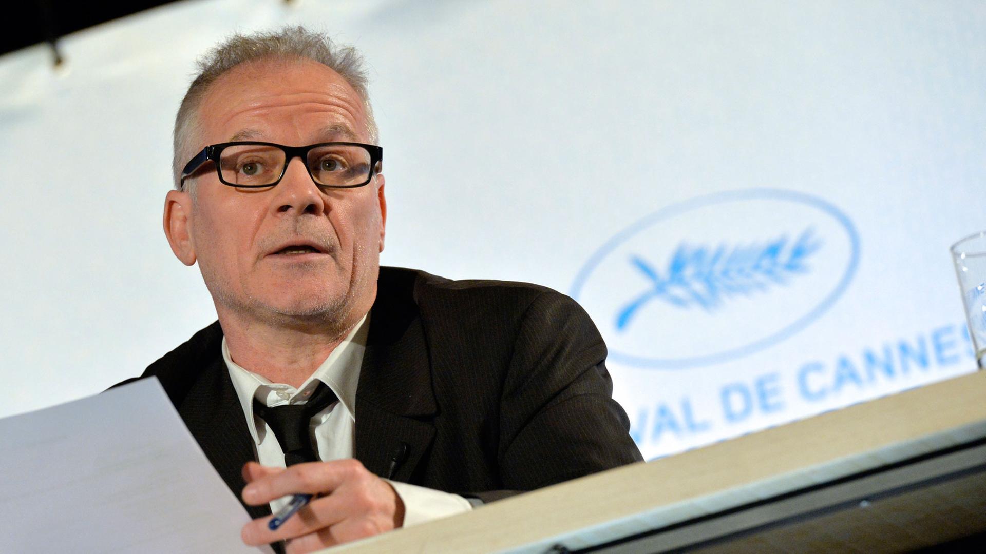 Der künstlerische Leiter der Internationalen Filmfestspiele von Cannes, Thierry Fremaux, gibt bei der Pressekonferenz am 16.4.2015 die offizielle Auswahl bekannt. Der künstlerische Leiter der Internationalen Filmfestspiele von Cannes, Thierry Fremaux, gibt bei der Pressekonferenz am 16.4.2015 die offizielle Auswahl bekannt.