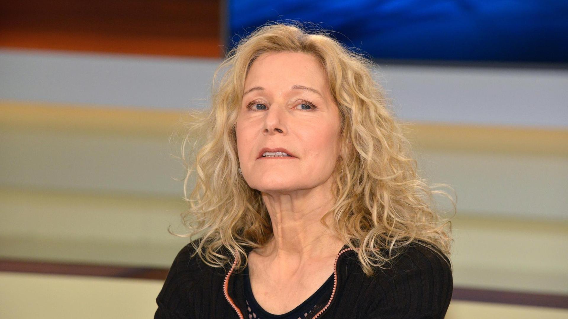 Irene Dische, deutsch-amerikanische Schriftstellerin, aufgenommen am 10.12.2017 während der ARD-Talksendung "Anne Will" zum Thema "Jerusalem-Streit und Nordkorea-Konflikt - wie gefährlich ist Trumps Außenpolitik?" Irene Dische, deutsch-amerikanische Schriftstellerin, aufgenommen am 10.12.2017 während der ARD-Talksendung "Anne Will" zum Thema "Jerusalem-Streit und Nordkorea-Konflikt - wie gefährlich ist Trumps Außenpolitik?"