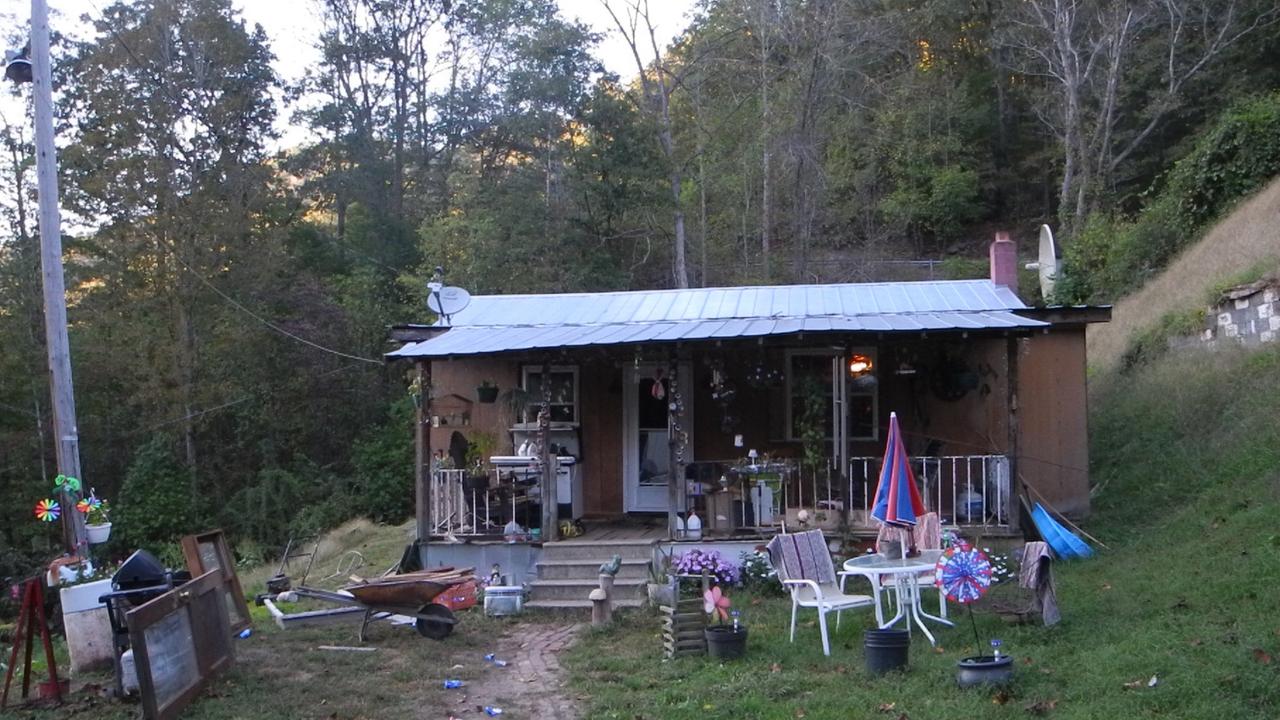 Nach der Schließung der Kohleminen in Mc Dowell (West Virginia) vor 30 Jahren verkauften viele ihre Häuser und zogen weg. Im Bild ein Wohnhaus, aufgenommen im Oktober 2016. Nach der Schließung der Kohleminen in Mc Dowell (West Virginia) vor 30 Jahren verkauften viele ihre Häuser und zogen weg. Im Bild ein Wohnhaus, aufgenommen im Oktober 2016.