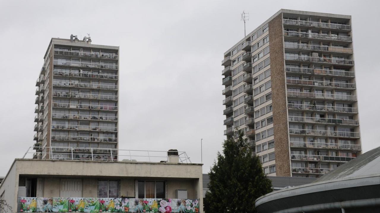 Hochhaussiedlung in Drancy, aufgenommen am 19.11.2015. Hochhaussiedlung in Drancy, aufgenommen am 19.11.2015.