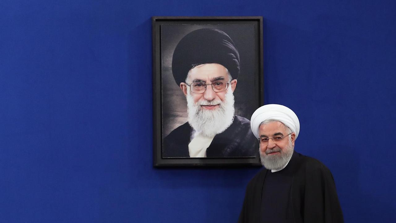 Der iranische Präsident Hassan Rohani hält am 16. Februar 2020 eine Pressekonferenz in Teheran, Iran, ab. Der iranische Präsident Hassan Rohani hält am 16. Februar 2020 eine Pressekonferenz in Teheran, Iran, ab.