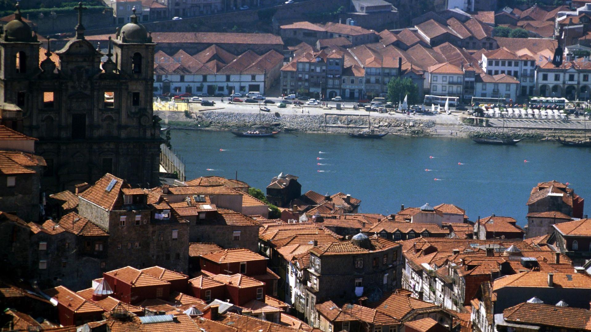 Blick auf die portugiesische Hafenstadt Porto. Ihr historisches Zentrum ist seit 1996 Unesco-Weltkulturerbe. Blick auf die portugiesische Hafenstadt Porto. Ihr historisches Zentrum ist seit 1996 Unesco-Weltkulturerbe.