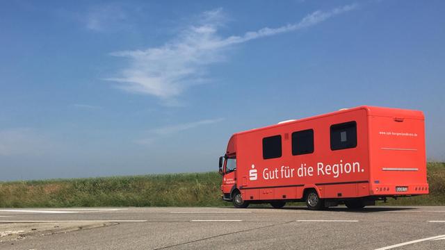 Sparkassenbus im Burgenlandkreis