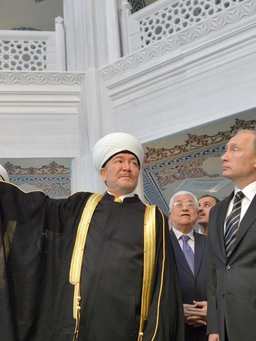 Der russische Präsident Putin eröffnet die neue Moschee in der Hauptstadt Moskau. (rechts der türkische Präsident Erdogan).