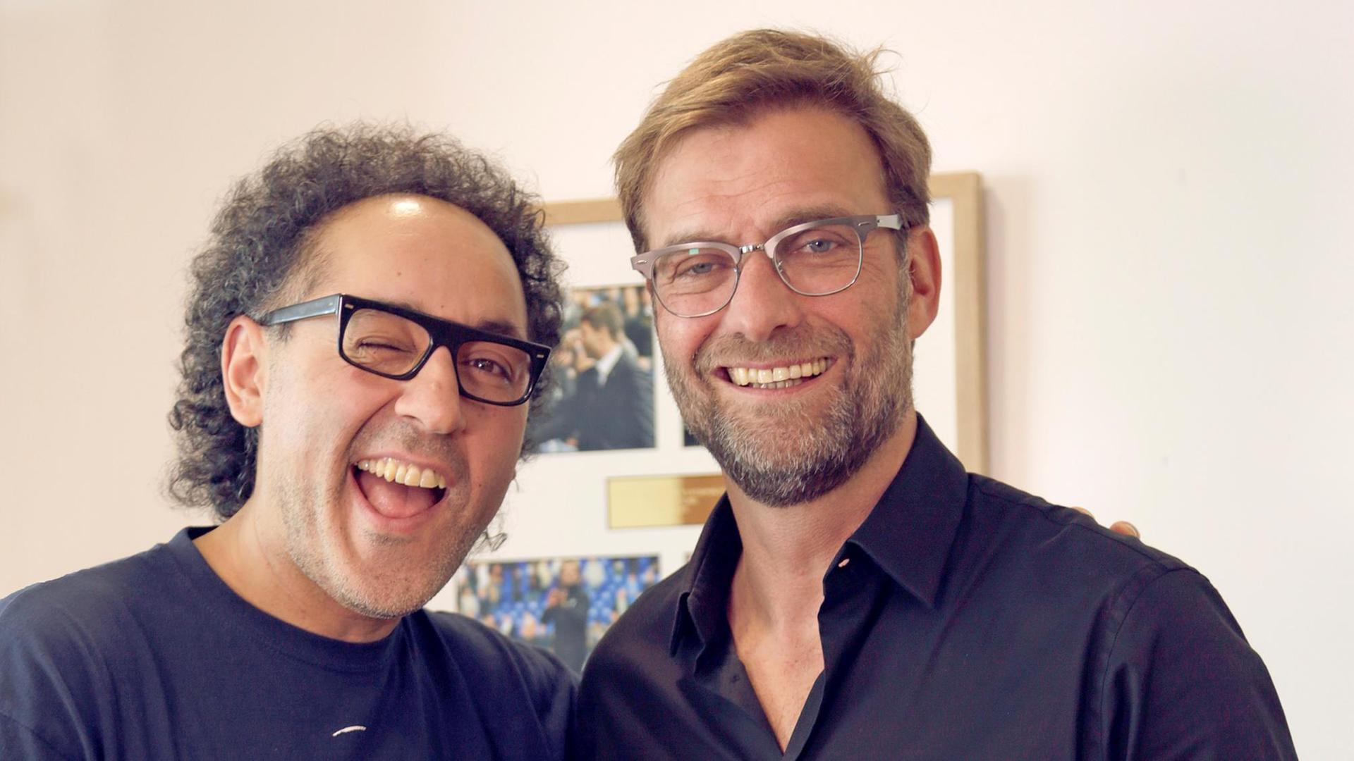 Der Filmemacher, Coach und Kabarettist David Kadel mit Liverpool-Trainer Jürgen Klopp. Der Filmemacher, Coach und Kabarettist David Kadel mit Liverpool-Trainer Jürgen Klopp.