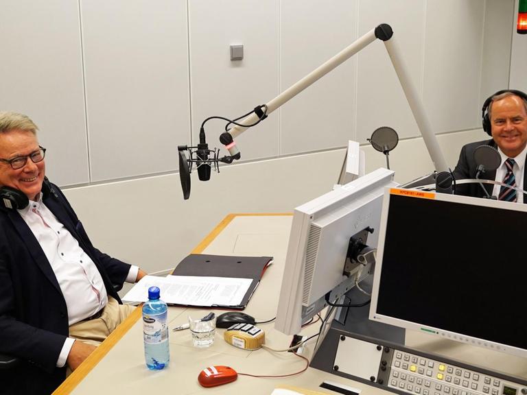 Prof. Klaus Hekking, der Vorsitzende des Verbandes der Privaten Hochschulen Deutschlands (VPH) und Dr. Harald Beschorner, Kanzler und Geschäftsführer priv. FOM Hochschule Essen
