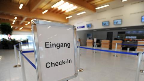 Nichts los hier: Check-In-Bereich im Flughafen Kassel-Calden
