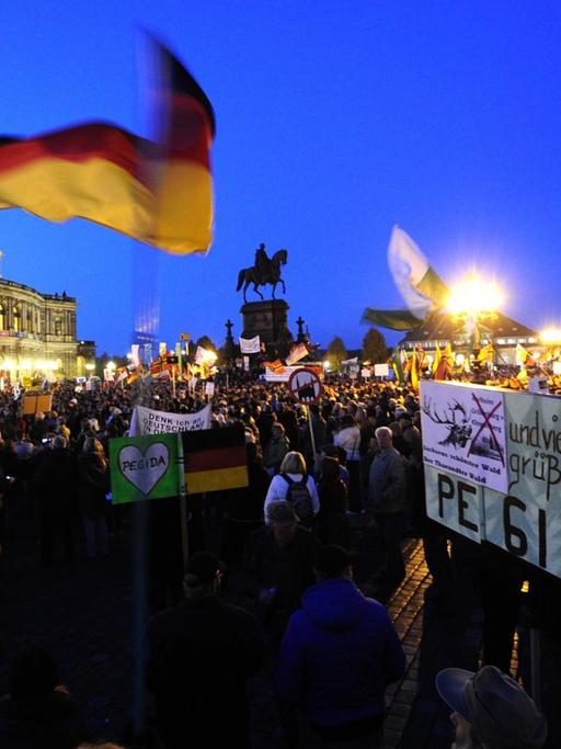 Pegida-Demonstration am Montag, den 12. Oktober 2015 in Dresden