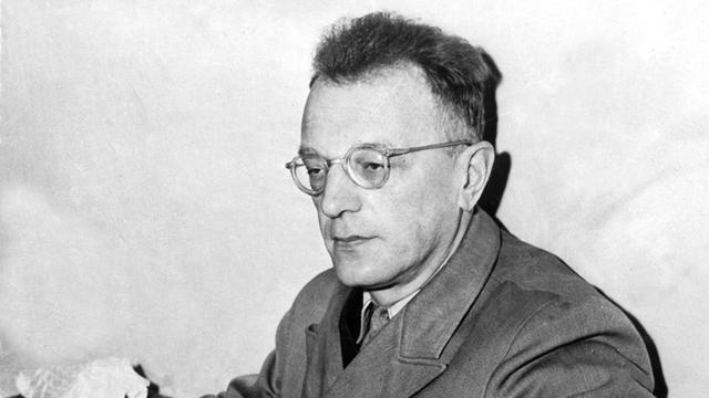 Arthur Seyß-Inquart in seiner Zelle in Nürnberg im Dezember 1945